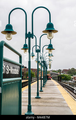 61e - Rue de la station de métro Woodside Woodside Queens - New York, New York, USA Banque D'Images