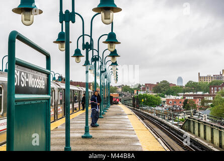 61e - Rue de la station de métro Woodside Woodside Queens - New York, New York, USA Banque D'Images