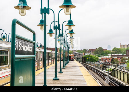 61e - Rue de la station de métro Woodside Woodside Queens - New York, New York, USA Banque D'Images