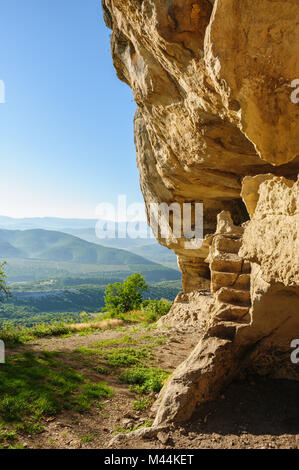 Des grottes à Tepe Kermen, Crimée Banque D'Images