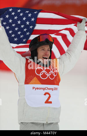 USA's Shaun White célèbre remportant la médaille d'or olympique en snowboard halfpipe Hommes du Phoenix parc de neige au cours de la cinquième journée de l'occasion des Jeux Olympiques d'hiver 2018 de PyeongChang en Corée du Sud. Banque D'Images