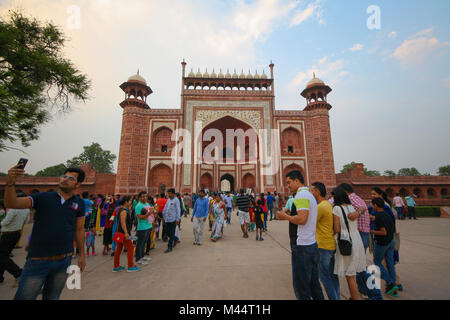 Entrée principale du Taj Mahal, Agra, Uttar Pradesh, Inde Banque D'Images