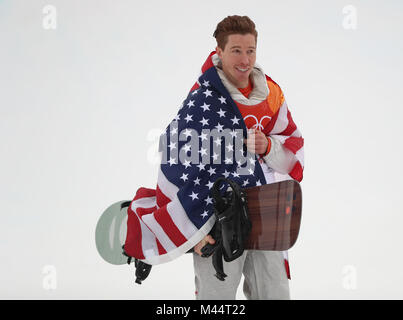 USA's Shaun White célèbre remportant la médaille d'or olympique en snowboard halfpipe Hommes du Phoenix parc de neige au cours de la cinquième journée de l'occasion des Jeux Olympiques d'hiver 2018 de PyeongChang en Corée du Sud. Banque D'Images