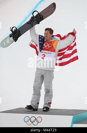 USA's Shaun White célèbre remportant la médaille d'or olympique en snowboard halfpipe Hommes du Phoenix parc de neige au cours de la cinquième journée de l'occasion des Jeux Olympiques d'hiver 2018 de PyeongChang en Corée du Sud. Banque D'Images