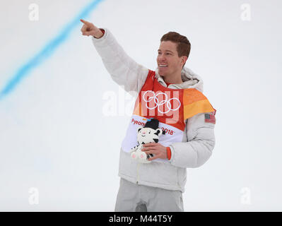 USA's Shaun White célèbre remportant la médaille d'or olympique en snowboard halfpipe Hommes du Phoenix parc de neige au cours de la cinquième journée de l'occasion des Jeux Olympiques d'hiver 2018 de PyeongChang en Corée du Sud. Banque D'Images