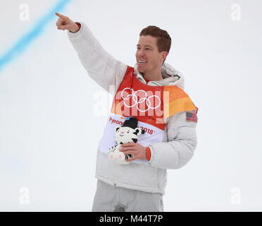 USA's Shaun White célèbre remportant la médaille d'or olympique en snowboard halfpipe Hommes du Phoenix parc de neige au cours de la cinquième journée de l'occasion des Jeux Olympiques d'hiver 2018 de PyeongChang en Corée du Sud. Banque D'Images