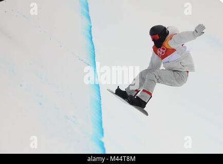 USA's Shaun White sur son chemin pour gagner la médaille d'or chez les hommes Halfpipe Snowboard du Phoenix parc de neige au cours de la cinquième journée de l'occasion des Jeux Olympiques d'hiver 2018 de PyeongChang en Corée du Sud. Banque D'Images