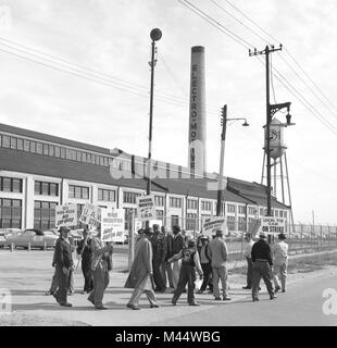 Les membres de l'United Auto Workers picket à General Motors en 1958. Banque D'Images