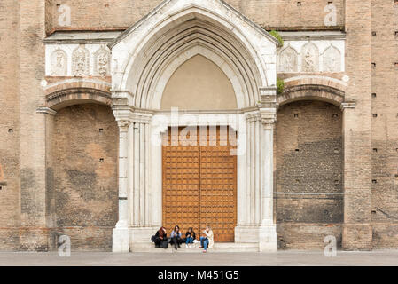 L'avant de la Basilique de San Francesco , ou la basilique de Saint François, une église historique dans la ville de Bologne Banque D'Images