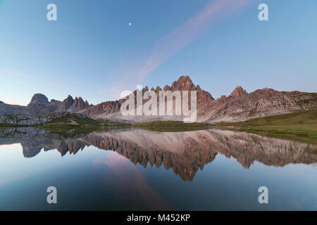 L'aube à Piani lacs avec Mont Paterno, Dolomites, San Candido, le Tyrol du Sud, Italie Banque D'Images