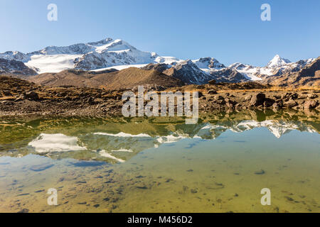 Zufallspitze compte dans le lac alpin, Val Venosta, Martello, province de Bolzano, le Tyrol du Sud, Italie Banque D'Images