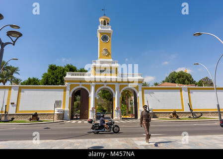 Entrée de la base navale de Carthagène dans la ville de Cartagena, Région de Murcie, Espagne. Banque D'Images