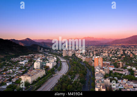 Vue panoramique de Providencia et Las Condes, Santiago du Chili Banque D'Images