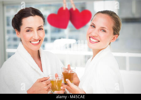 Image composite de deux amis, pour avoir une journée au spa Banque D'Images