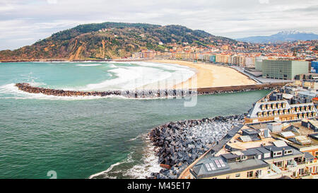 Viev de San Sebastian's largo Zurriola Beach en hiver Banque D'Images