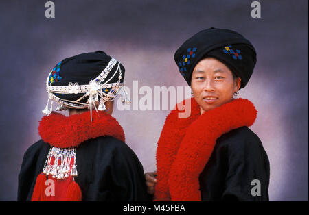 Le Laos. Luang Namtha (près de Muang Sing). La tribu Yao Mien (tribu). Les femmes. Portrait. Banque D'Images