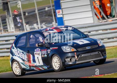 2006 Ford Fiesta ST Enduro de classe C avec chauffeur Steve Papworth à la SCLC réunion Circuit moteur de Snetterton, Norfolk, Royaume-Uni. Banque D'Images