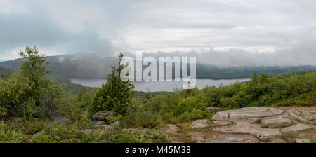 Vue sur le lac Eagle de Cadillac Mountain sur l'image, Mount Desert Island, l'Acadia National Park, Maine, USA. Banque D'Images