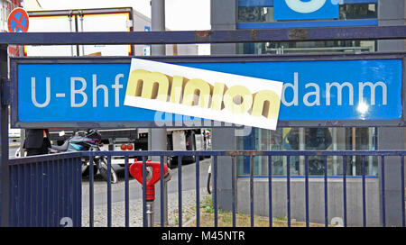 La station de métro de Berlin dans Miniondamm Banque D'Images