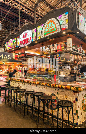 Bar à Tapas, marché de la Boqueria, Barcelone, Catalogne, Espagne Banque D'Images