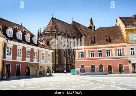 L'église noire près de la place centrale de Brasov, Roumanie Banque D'Images