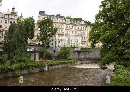 Karlovy Vary, République tchèque, Juin 04, 2013 : beau palais à Karlovy Vary, République tchèque. Banque D'Images