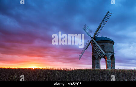 Couchers de soleil sur Chesterton Windmill Banque D'Images