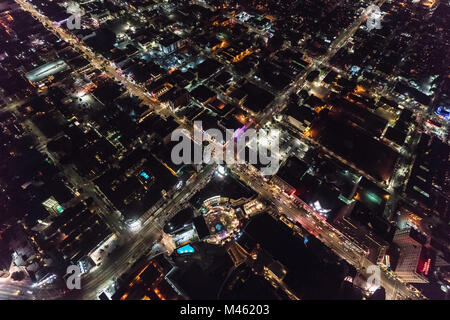 Los Angeles, Californie, USA - 11 Février 2018 : nuit vue aérienne de Hollywood Bl au Highland Ave en Californie du Sud. Banque D'Images