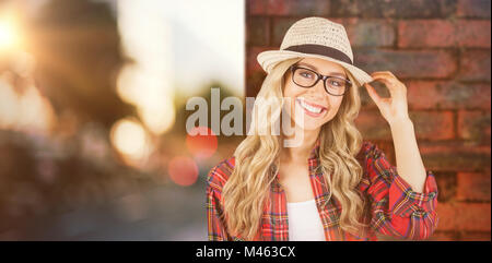 Image composite de gorgeous smiling blonde posing hipster Banque D'Images