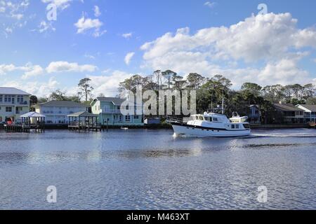 Bateau à moteur d'une croisière sur la rivière Matanzas, Flagler Beach, Floride Banque D'Images