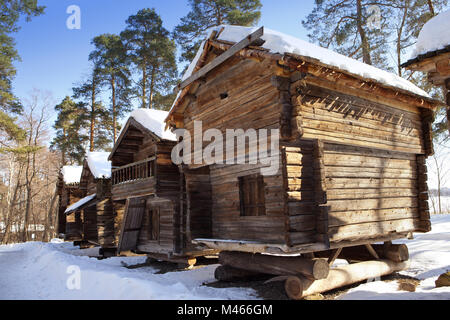 Maison rustique en bois, dans le musée de l'île de Seurasaari Banque D'Images