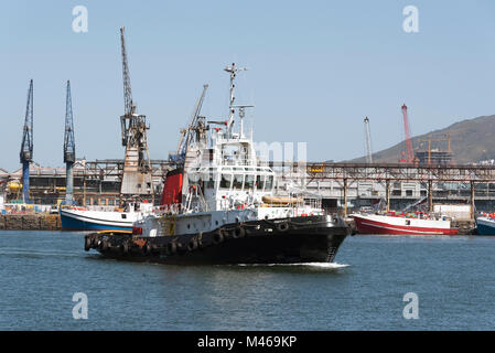 Remorqueur de haute mer en cours sur le port de Cape Town, Afrique du Sud Banque D'Images