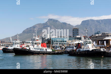 Aux côtés de haute-mer sur le port de Cape Town avec un fond de Table Mountain, Afrique du Sud, Banque D'Images