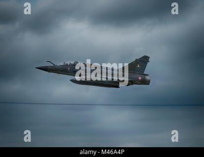 Mirage 2000 français de jet Delta Ramex voler contre ciel gris à RIAT, RAF Fairford, UK Banque D'Images