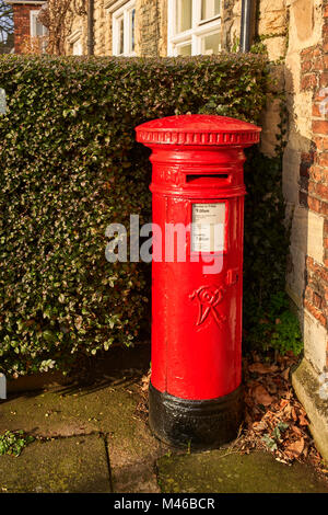Un affichage rouge victorien fort proche de la cathédrale de Lincoln Banque D'Images