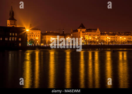 Vue depuis le Pont Charles sur Kampa à Prague après une forte tempête, République Tchèque Banque D'Images