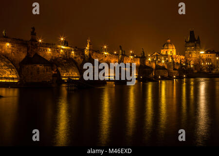 Vue depuis le Pont Charles sur Kampa à Prague après une forte tempête, République Tchèque Banque D'Images