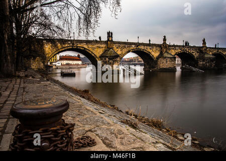 Vue d'hiver de Kampa sur le pont Charles à Prague, République Tchèque Banque D'Images