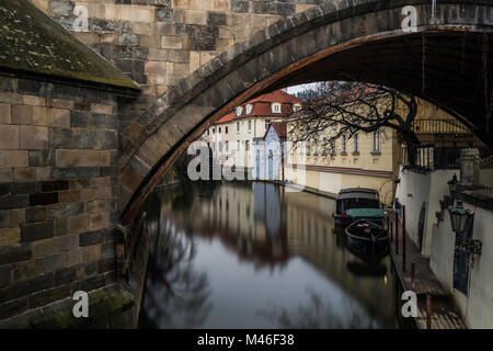 - Prague Certovka river. Canal entre l'île de Kampa et Mala Strana en République Tchèque Banque D'Images