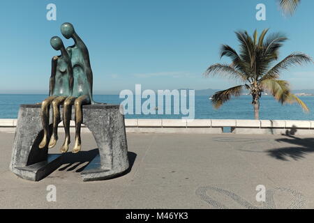 'Nostalgie' par Ramiz Barquet a été un de la station ficture malecon à Puerto Vallarta, au Mexique depuis 1984. Banque D'Images