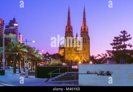 La Cathédrale St Mary est l'église cathédrale de l'archidiocèse de Sydney, Australie, et le siège de l'archevêque de Sydney. Banque D'Images