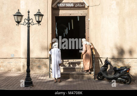 Nizwa, Oman, le 2 février 2018 : old man omanais à un marché du vendredi Banque D'Images