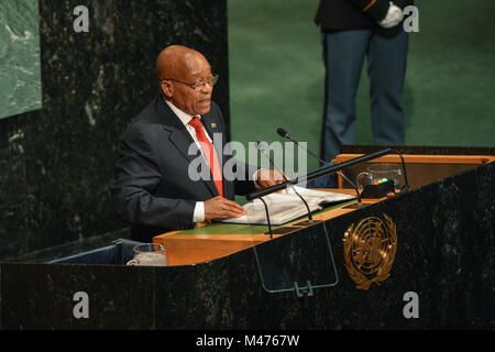 New York, USA. Feb 14, 2018. Photo prise le 20 septembre 2017 montre que le président sud-africain Jacob Zuma traite de la 72e session de l'Assemblée générale des Nations Unies sur le deuxième jour du débat général au siège des Nations Unies à New York. Le président sud-africain Jacob Zuma a déclaré sa démission au moment de l'examen de la nation le 14 février 2018. Crédit : Li Rui/Xinhua/Alamy Live News Banque D'Images