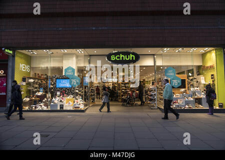 Londres, Royaume-Uni. 30Th Jan, 2018. Schuh store vu à Londres célèbre Oxford Street. Le centre de Londres est une des plus belles attractions touristiques pour les personnes dont les prêts à acheter et profiter de la variété de marques dans le monde entier et célèbre. Credit : Rahman Hassani/SOPA/ZUMA/Alamy Fil Live News Banque D'Images