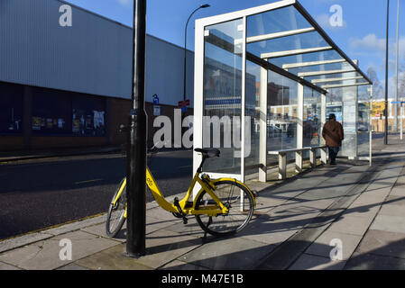 Sheffield, South Yorkshire, UK. 15 février 2018. Ofo ont 1 000 dockless louer des vélos à Sheffield. Les vélos loués par l'application pour smartphone à 50p pendant 30 minutes peut être vu laissé au hasard sur la ville. Crédit : Matthieu Chattle/Alamy Live News Banque D'Images