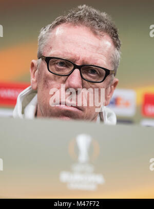 Dortmund, Allemagne. Feb 14, 2018. L'entraîneur du Borussia Dortmund Peter Stoeger parle au cours d'une conférence de presse à Dortmund, Allemagne, 14 février 2018. Europa League dernière ronde de 16 Correspondance entre Borussia Dortmund et Italien soccer club Atalanta Bergame va à coup de le 15 février. Crédit : Bernd Thissen/dpa/Alamy Live News Banque D'Images