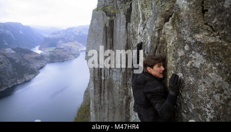 Mission : Impossible - Fallout est un film d'action américain à venir espionner écrit, réalisé et co-produit par Christopher McQuarrie. C'est le sixième opus de la série de film Mission : Impossible et stars Tom Cruise, Ving Rhames, Rebecca Ferguson, Simon Pegg, Michelle Monaghan, Alec Baldwin et Sean Harris. Cette photo est pour un usage éditorial uniquement et est l'auteur de la société film et/ou le photographe attribué par le film ou la société de production et ne peut être reproduite que par des publications dans le cadre de la promotion du film ci-dessus. Un crédit obligatoire de la société cinématographique Banque D'Images