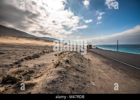 Panamericana road avec l'océan Pacifique sur la droite Banque D'Images