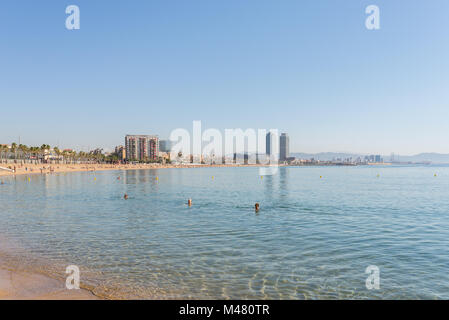 Afficher le long de la plage de Barceloneta à Port Olimpic de Barcelone Banque D'Images