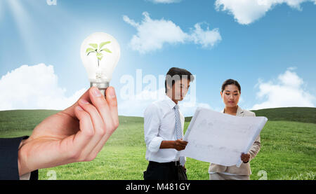 Image composite d'agent immobilier et l'acheteur plan Banque D'Images